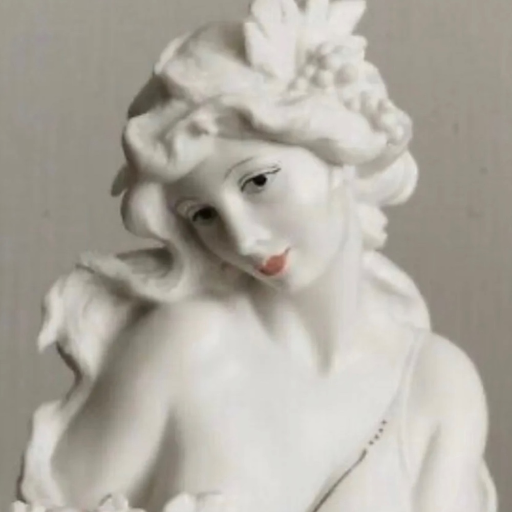 Giuseppe Armani Rare “ Autumn Lady wit Ampohara”